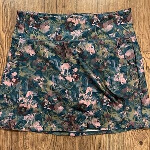 FREELY NWOT Colorful Patterned Skort Size Large